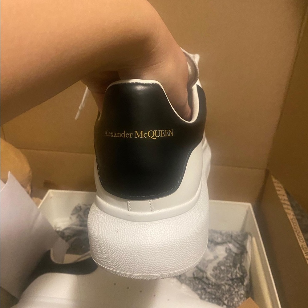Alexander McQueen Mens Oversized Sneaker White/Black - Picture 3 of 9